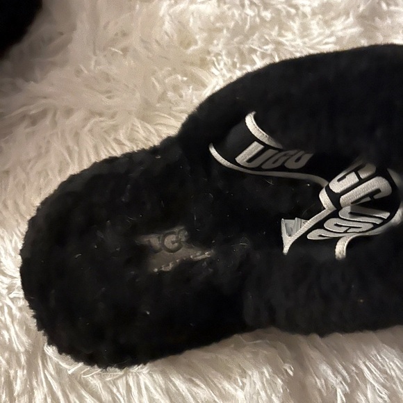 UGG Slide on Slippers - Picture 3 of 4